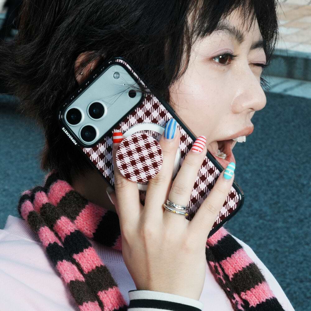 Black Cherry Gingham — iPhone 17e/16e MagSafe Case - US 84633