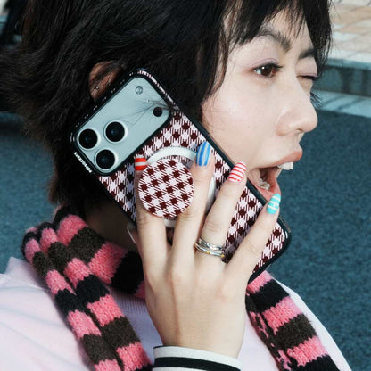 Black Cherry Gingham — iPhone 17e/16e MagSafe Case - US 84633